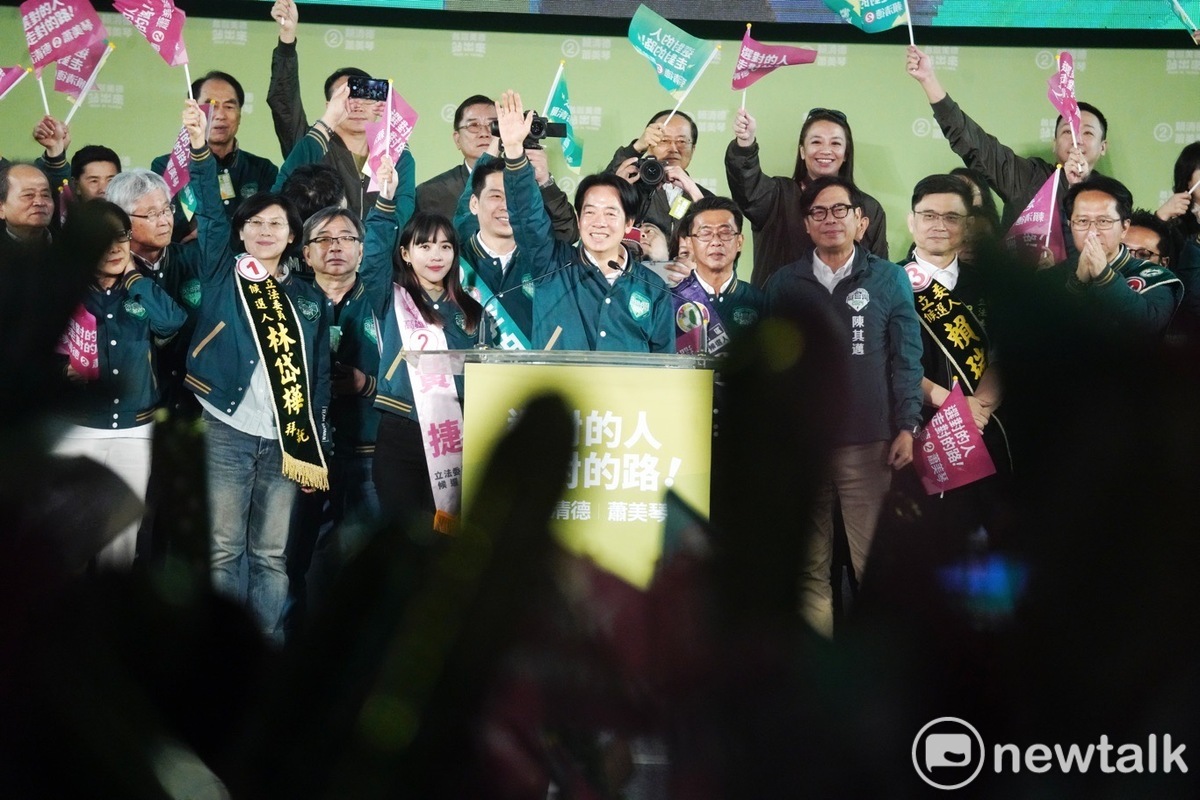 民進黨黃金周日在高雄市舉辦造勢，賴清德壓軸登台致詞，現場破12萬人力挺。 圖：張良一／攝