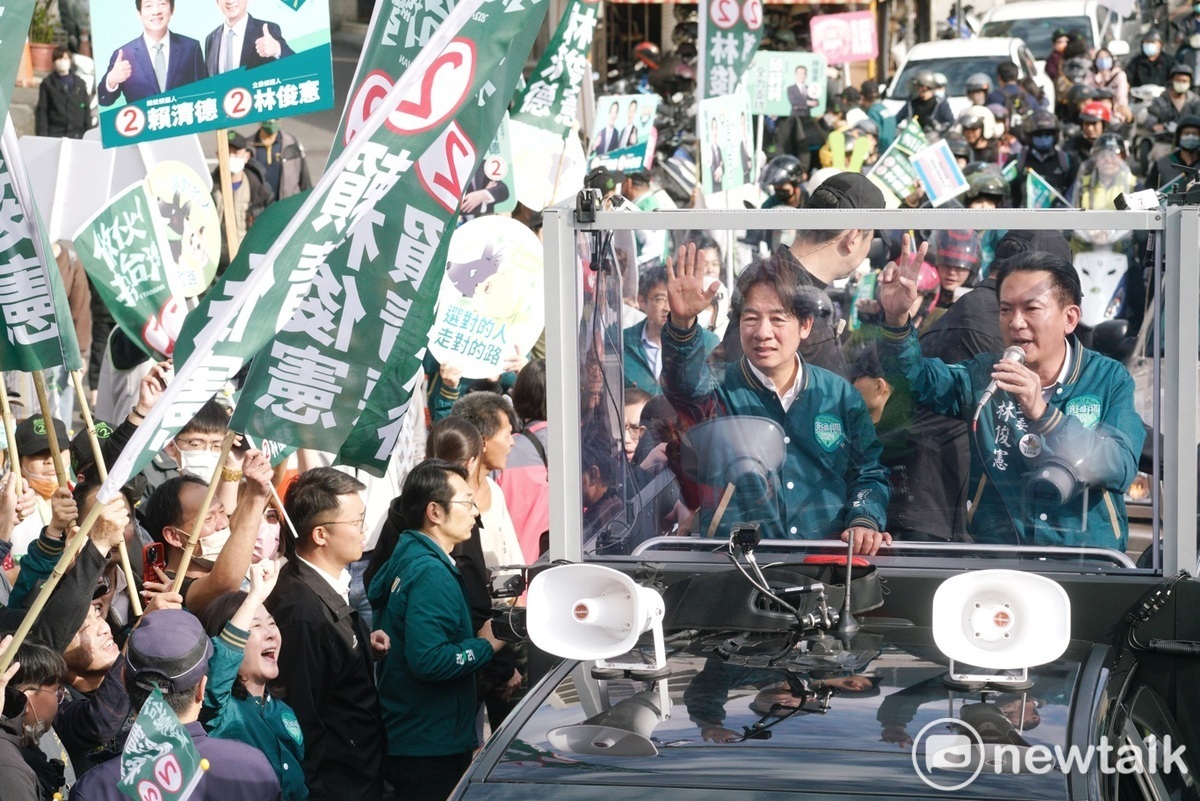 民進黨總統候選人賴清德今回到本命區豐—台南市區掃街拜票，支持者夾道熱情相迎，場面相當熱絡。 圖：張良一/攝