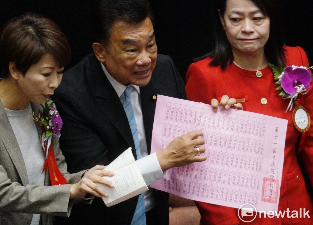 民眾黨立委林國成（中）。 圖：張良一 / 攝