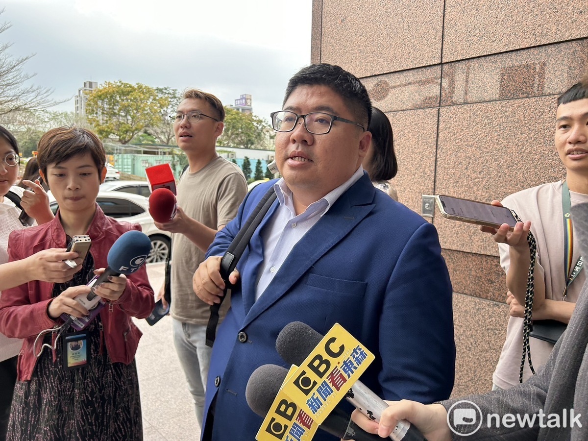 民進黨團書記長蔡易餘表示，民眾黨仗著8席不分區，充分在立院扮演國民黨側翼。 圖：黃宣尹/攝（資料照）