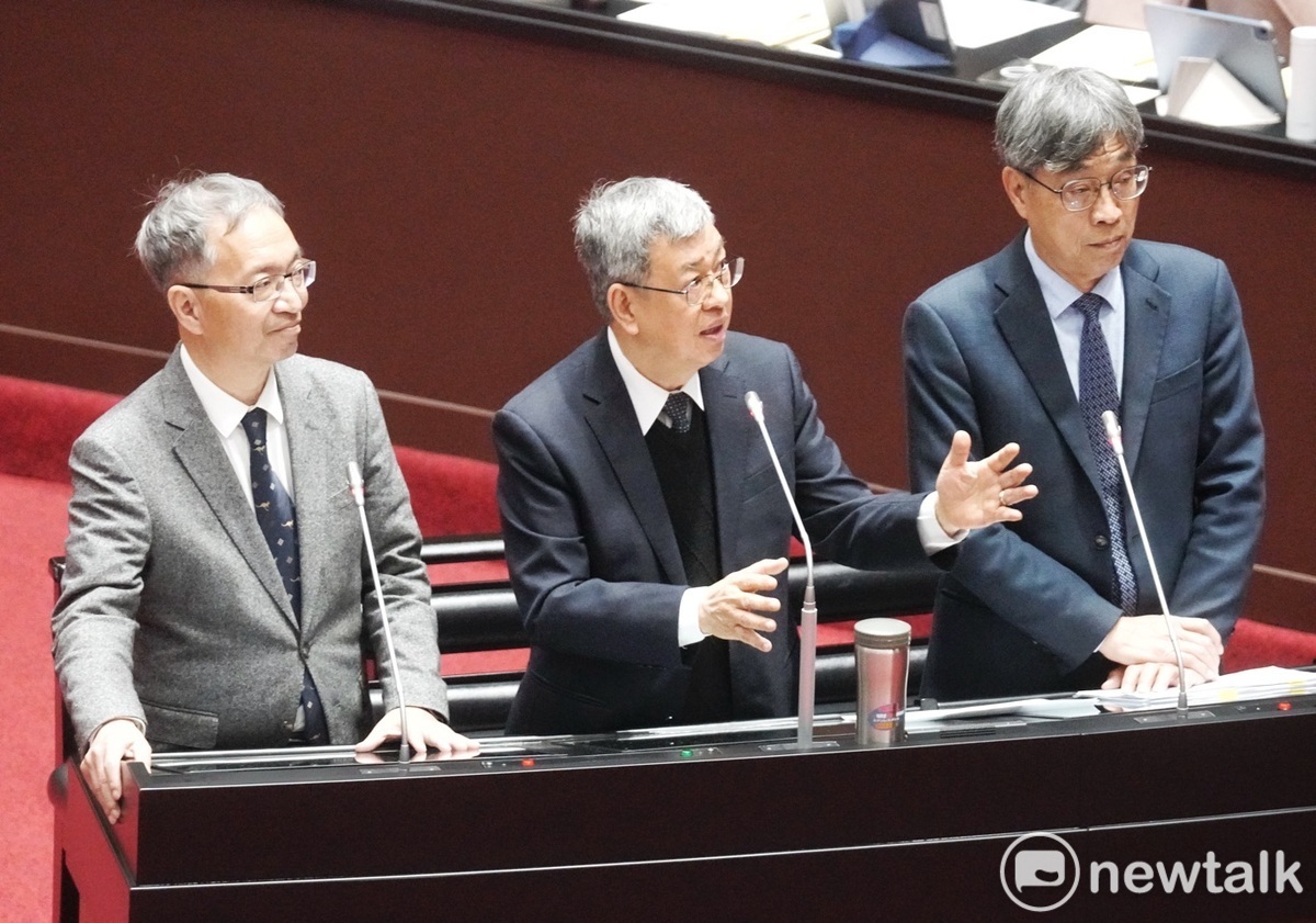 行政院長陳建仁、農業部長陳駿季、衛福部長薛瑞元在立院院會備詢。 圖：張良一/攝