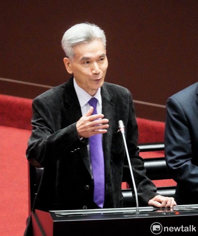 環境部長薛富盛則在今日表態，不會留任環境部長，已向賴清德表達將回到學校擔任教學與研究工作。 圖：張良一／攝（資料照）