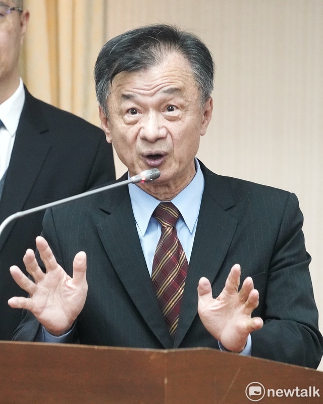陸委會主委邱太三強調中配入籍縮短是「潘朵拉盒子」連國民黨過半也修不了。 圖：張良一/攝