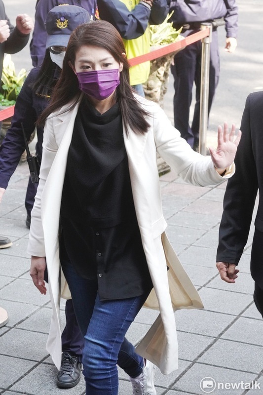 新竹市長高虹安今（13）天到北院出庭，一些新竹市的里長到場聲援高。 圖：新頭殼資料照／張良一攝