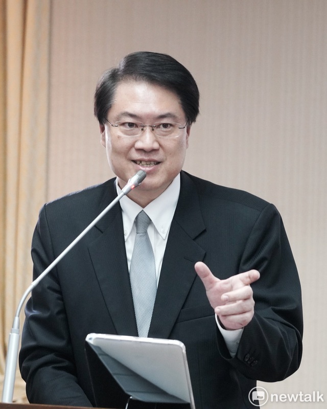 內政長林右昌在立院內政委員會備詢。 圖：張良一/攝