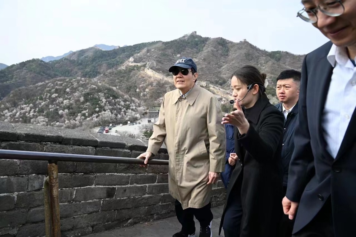 馬英九帶學生登萬里長城。 圖:馬英九基金會提供