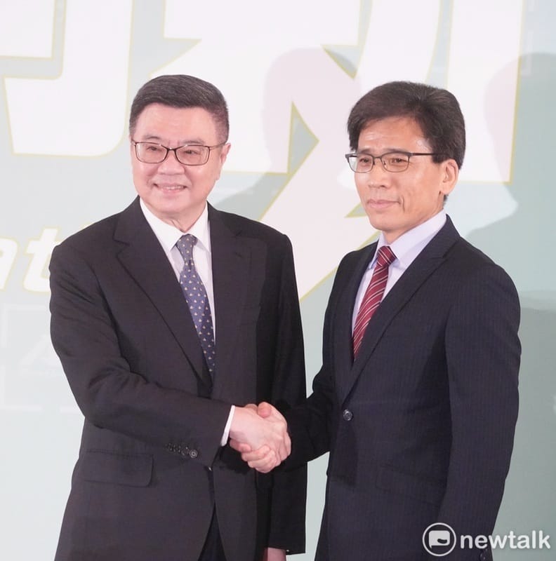 政大商學院副院長、風險管理與保險學系教授彭金隆（左）將任金管會主委。 圖：張良一/攝