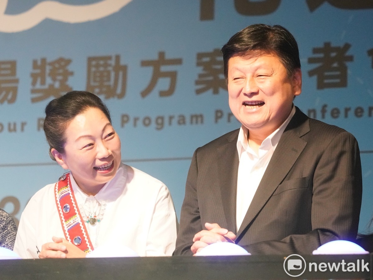 花蓮縣長徐榛蔚、國民黨立院黨團總召傅崐萁出席「永續遊花蓮 四大旅遊市場獎勵方案」記者會。 圖：張良一/攝