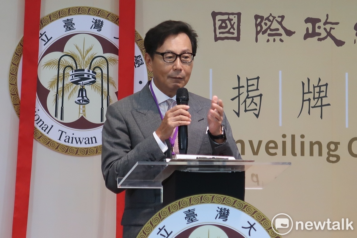 台大國際政經學院成立，蔡明忠致詞 圖：林朝億/攝