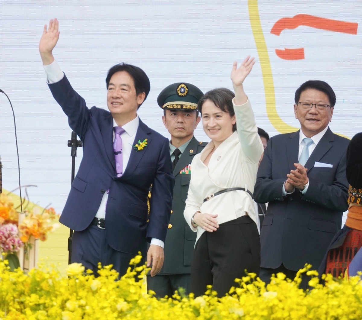 中華民國第16任總統賴清德、副總統蕭美琴就職典禮，接受民眾熱熱烈歡呼。 圖:張良一攝
