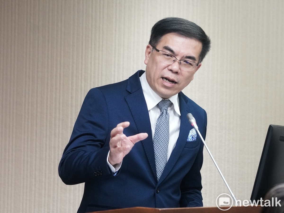 環境部長彭啟明在立院社福及衛環委員會備詢。 圖：張良一/攝