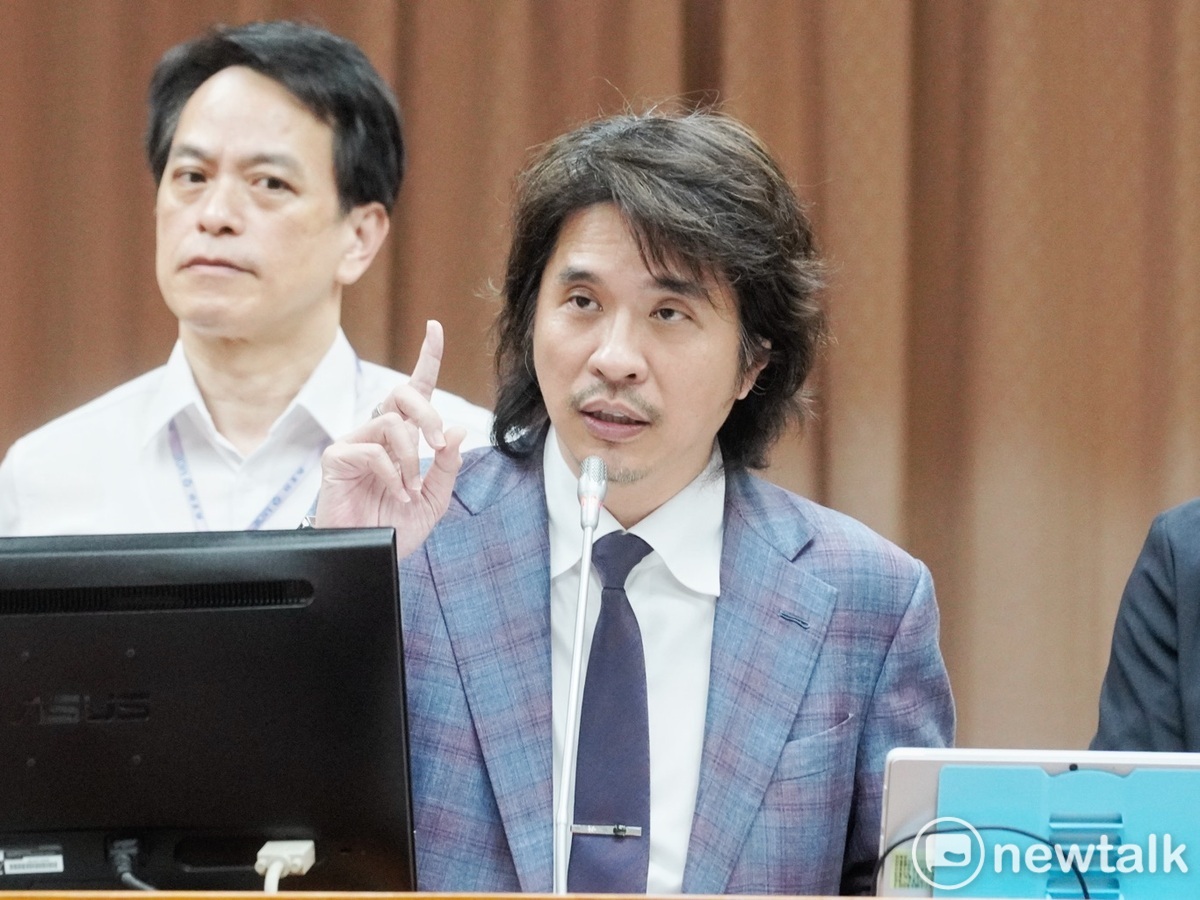 教育部政務次長葉丙成（右）。 圖：張良一／攝（資料照）