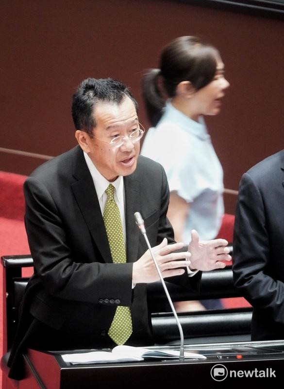 國防部長顧立雄在立院院會備詢。 圖：張良一/攝