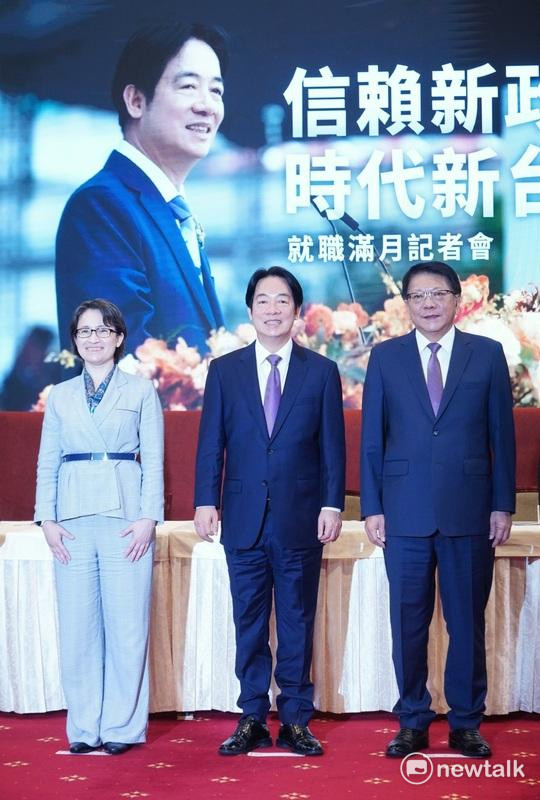 總統賴清德今（19）天上午在副總統蕭美琴、秘書長潘孟安等人的陪同下，出席總統就職滿月記者會。 圖：張良一/攝