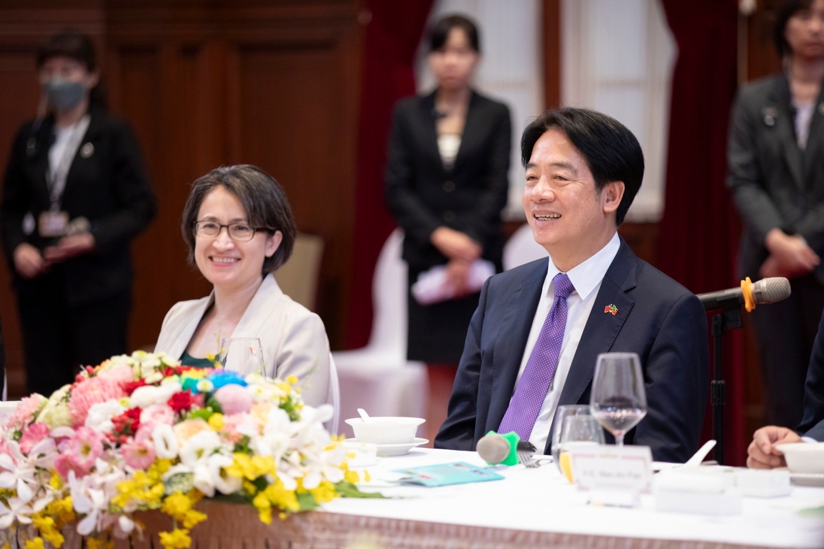 總統賴清德上任近2個月，20至24歲國人的贊同度飆升到63.1%。 圖：總統府提供