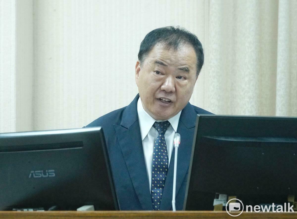 農業部漁業署署長張致盛在立院外交及國防委員會備詢。 圖：張良一/攝