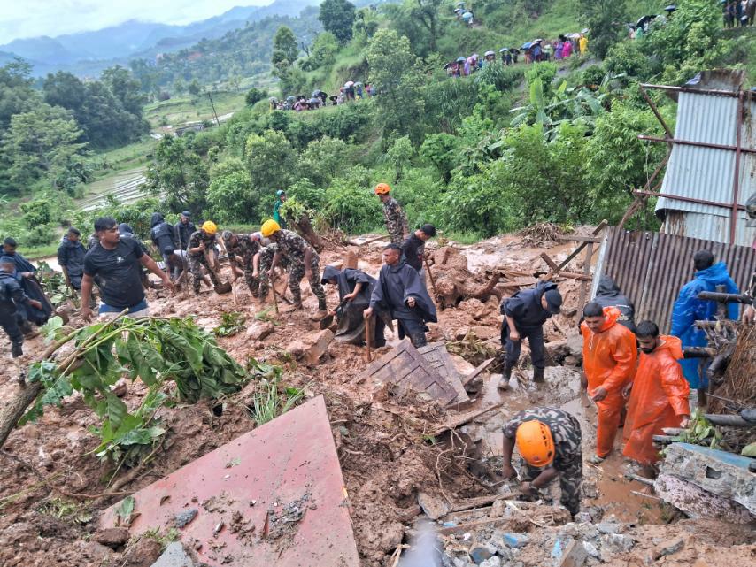 尼泊爾在過去 36 小時內造成至少 11 人死亡，並堵塞了主要高速公路和道路。 圖：翻攝自Nepal PoliceＸ