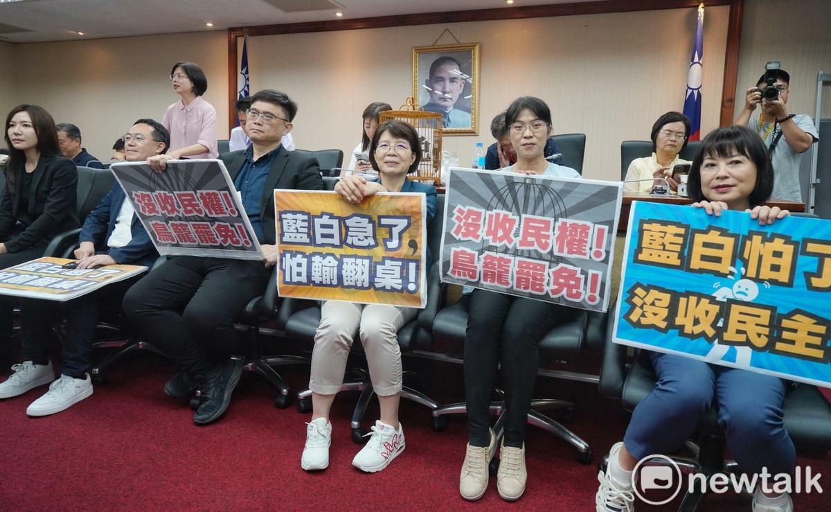 國民黨團指控，民進黨立委為杯葛立委院內政委員會，兩度破壞議事規則，強行闖入會議室。 圖：張良一/攝（資料照）