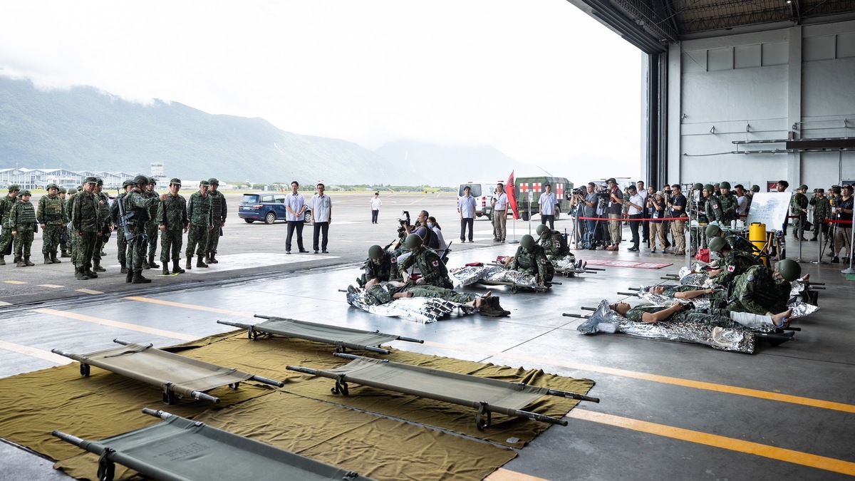 總統賴清德赴花蓮地區，視導漢光演習空軍參演部隊實兵演練狀況。 圖：總統府提供