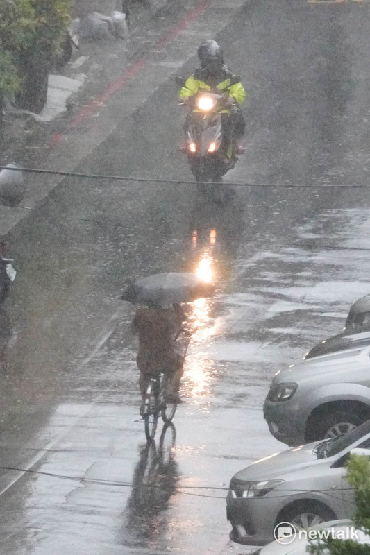 氣象專家賈新興表示，未來10天菲律賓東方外海至南海一帶，無明顯熱帶擾動發展跡象，不過週五在日本東南方外海熱帶性低氣壓發展的趨勢。 圖：張良一/攝