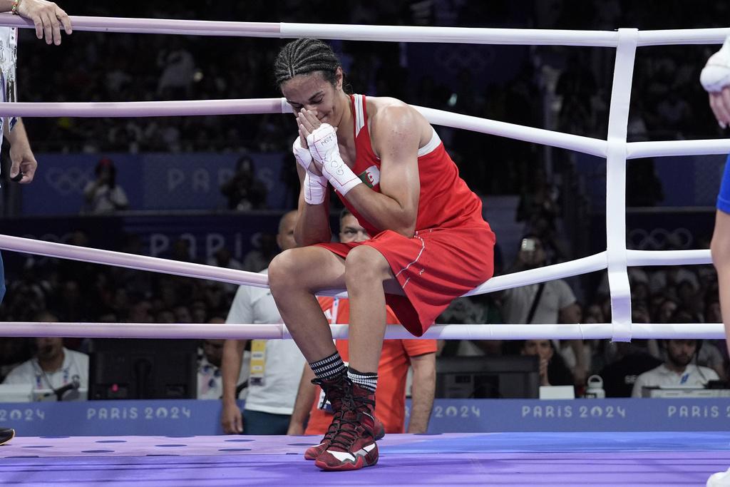 阿爾及利亞女子拳擊選手克莉芙（Imane Khelif）說，近期因性別誤解而遭仇恨審視「有傷人性尊嚴」，呼籲停止霸凌運動員的行為。 圖：達志影像／美聯社