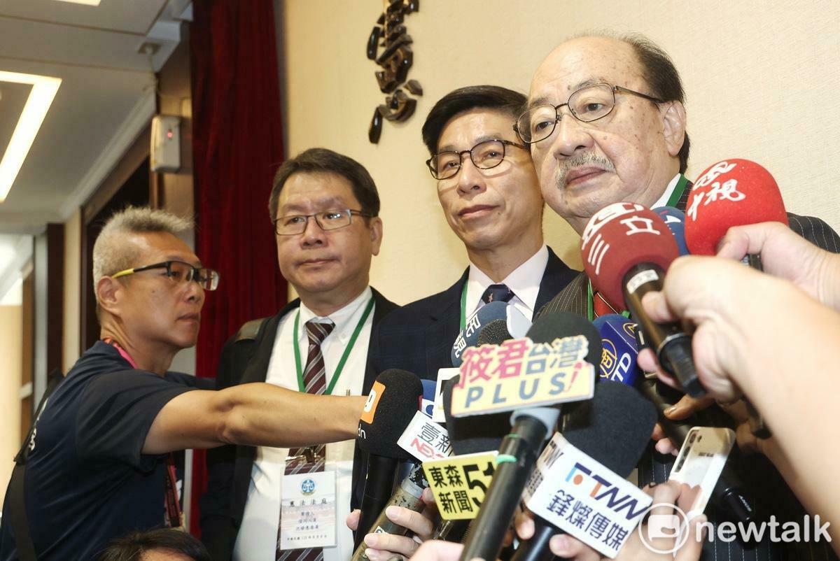 憲法法庭國會改革釋憲案今（6）日進行言詞辯論。圖為民進黨立院黨團總召柯建銘等人在會前受訪。 圖：張良一/攝