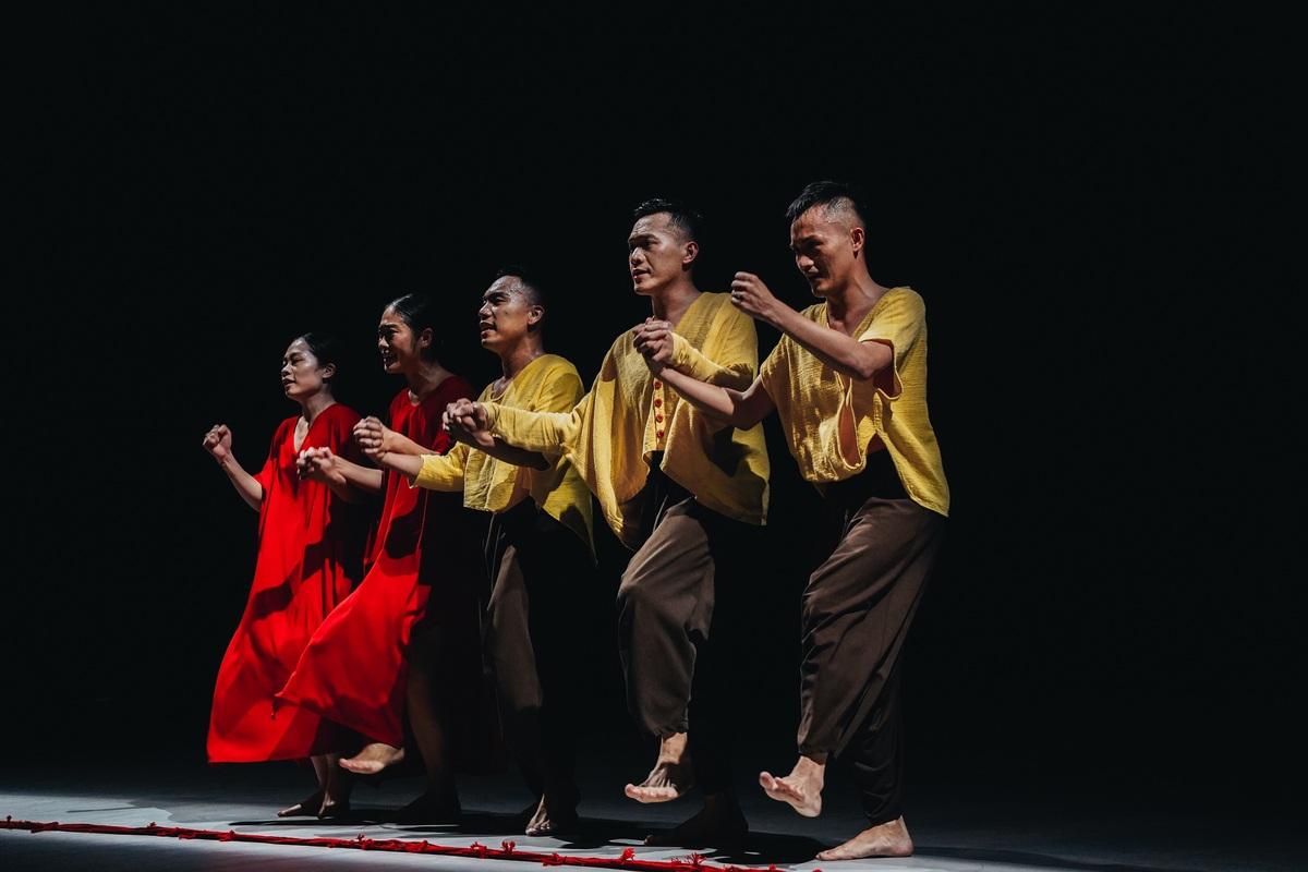 台灣跳入威瑪藝術節 ，以舞蹈勾勒科技之島。蒂摩爾古薪舞集_TjimurDanceTheatre－bulabulaymun在威瑪藝術節 的演出。 圖:Pa_Sa-Si提供