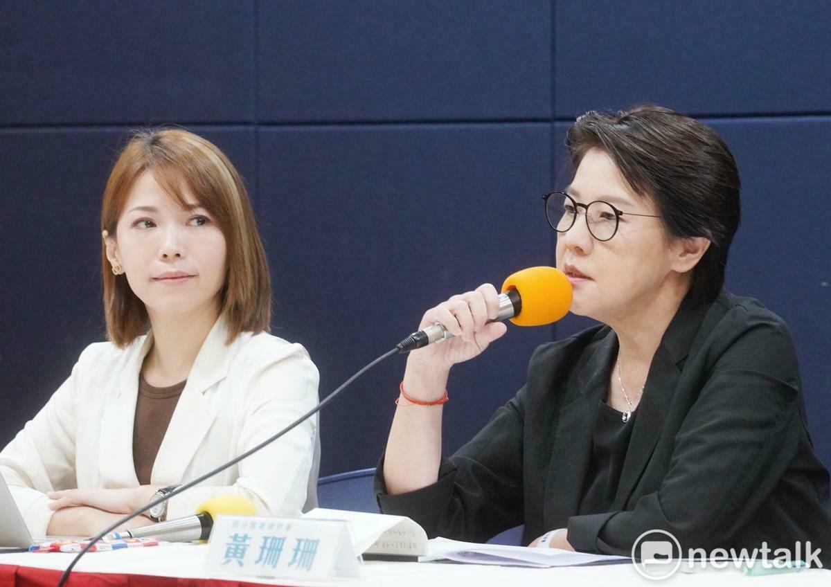 時任柯文哲總統大選競選總幹事黃珊珊、副總幹事陳智菡下午舉行記者會，說明政治現金案查帳進度。 圖：張良一 / 攝