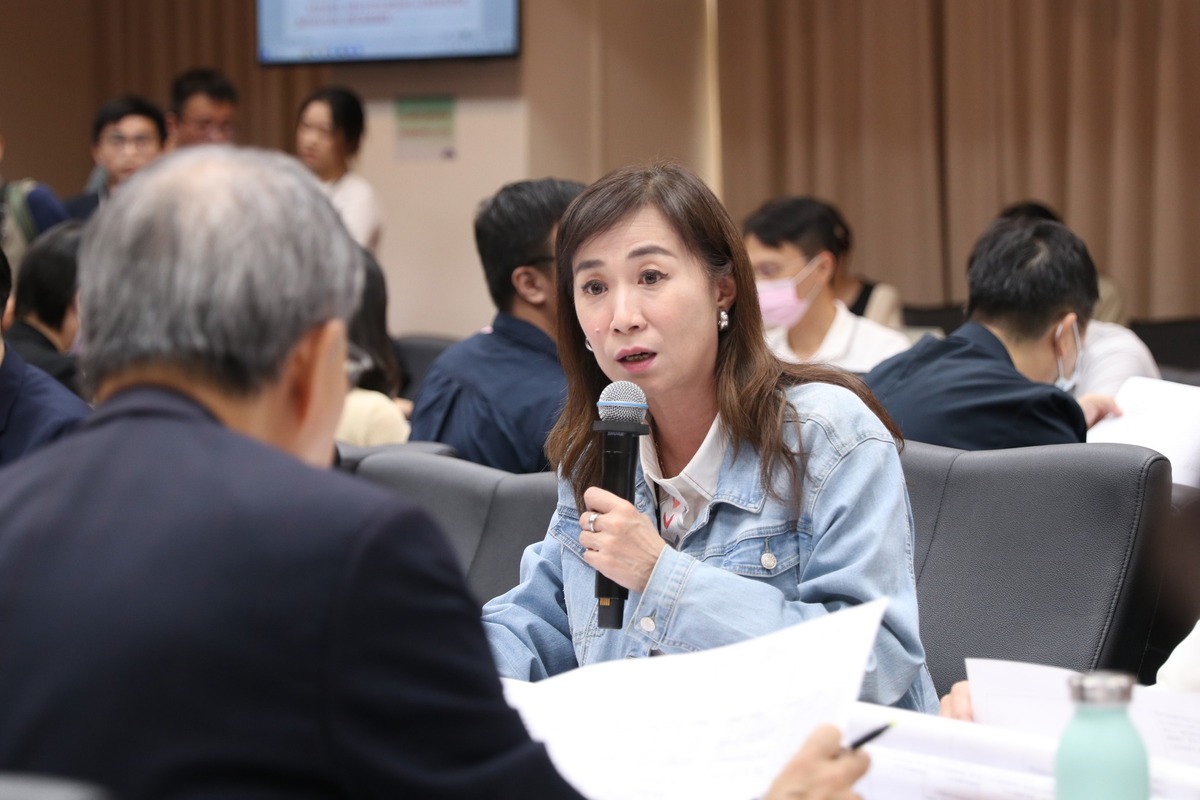 黃珊珊不認同藍版財劃法，民進黨立委林宜瑾開酸說，你家總召開直播開到法案被丟包。 圖：翻攝自林宜瑾臉書（資料照）