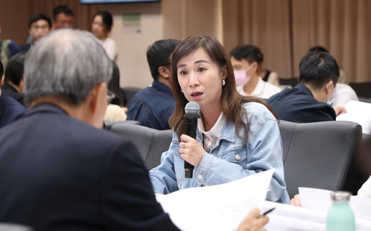 黃珊珊不認同藍版財劃法 綠委酸：黃國昌直播到法案被丟包