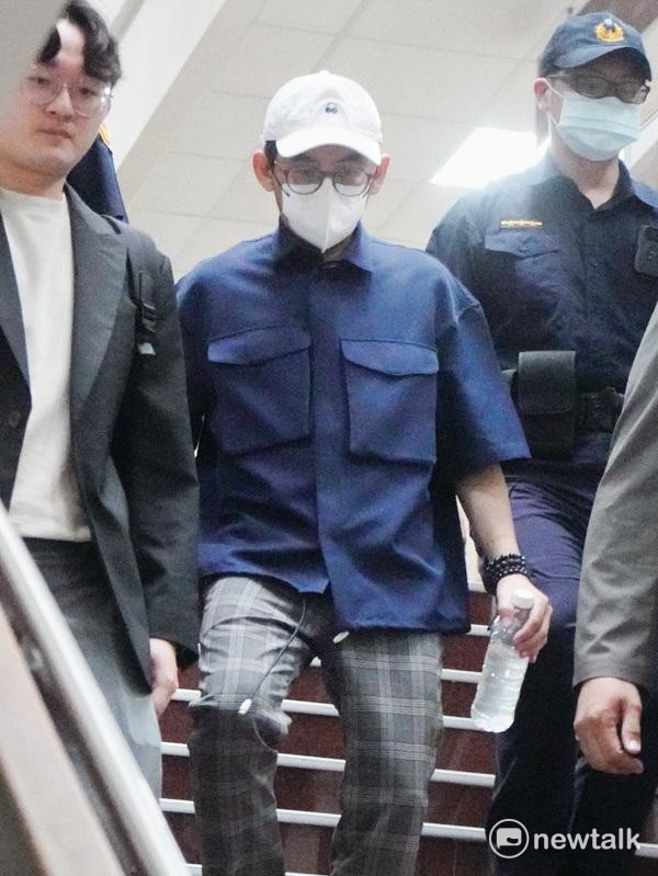 藝人黃子佼因在偷拍論壇「創意私房」違法購買下載2259部未成年性影像，台北地方法院一審依《兒童及少年性剝削防制條例》判處有期徒刑8個月。檢方不服提上訴，26日高院進行二審開庭。   圖：張良一／攝(資料照)