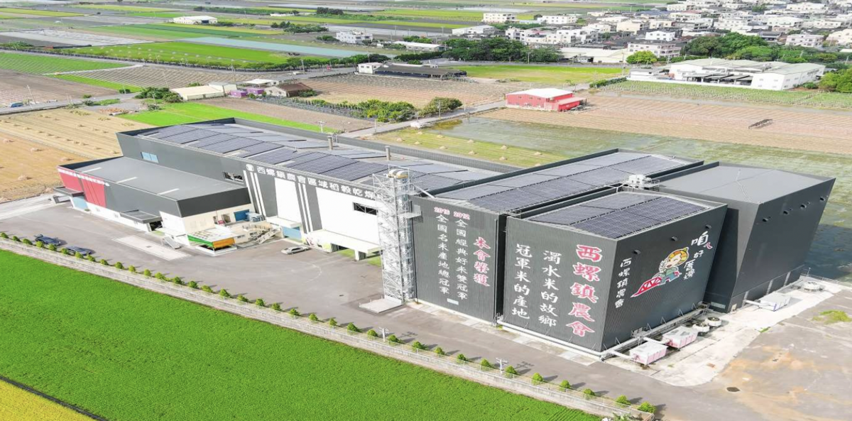 西螺鎮農會上有架設太陽能光電板。 圖：截自雲林縣政府