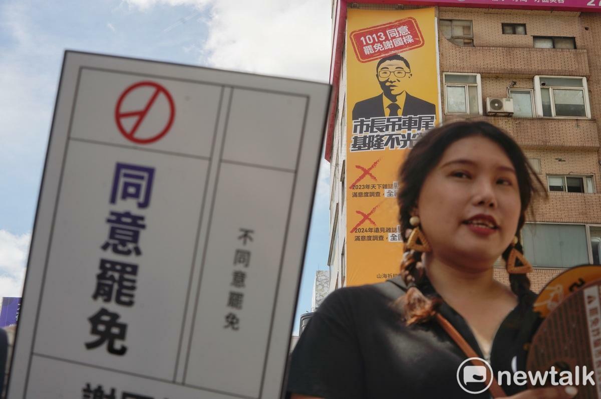 「山海公民拆樑行動」在台北忠孝東路四段宣傳罷免，期盼催出通勤族同意罷免票。 圖：張良一攝