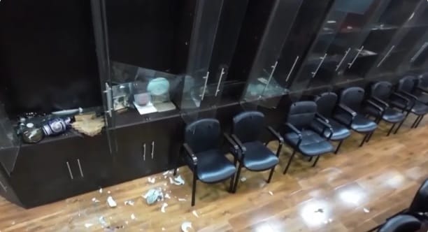 中國駐黎巴嫩維和部隊營區內的家具也受到波及。 圖：翻攝自 陳浩洋