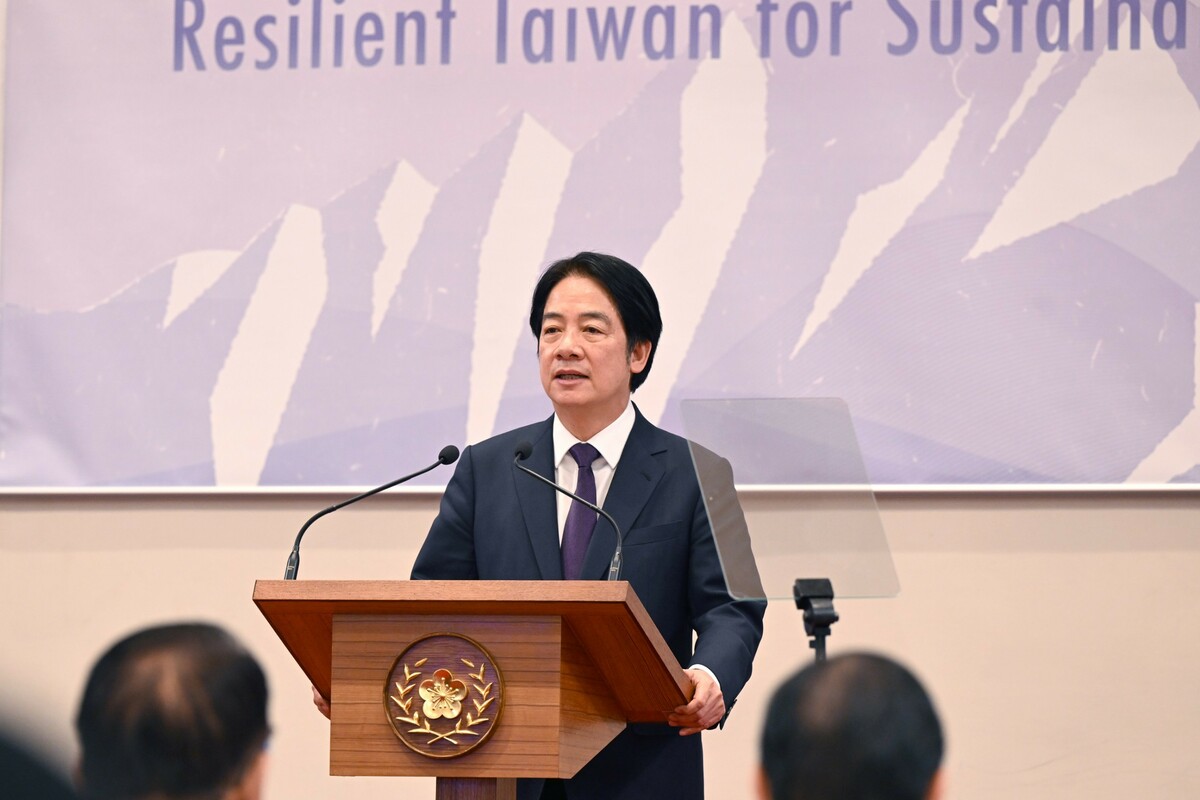 《美麗島電子報》9月30日公布最新「9月國政民調」，結果顯示52.5%民眾信任賴清德、38.3%不信任。圖為總統府全社會防衛韌性委員會舉行首次會議，擔任召集人的總統賴清德主持。 圖：總統府提供（資料照片）