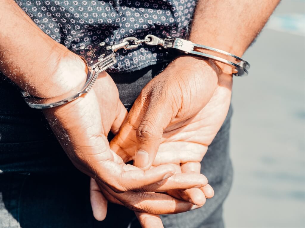 警方查獲中國籍女子在台從事性交易，循線查出陳姓男子涉嫌勾結中國人蛇集團，駕船運送女子偷渡來台。二審依違反兩岸條例判處陳男 5年有期徒刑，日前最高法院駁回上訴定讞。 （示意圖／圖取自Pexels圖庫）