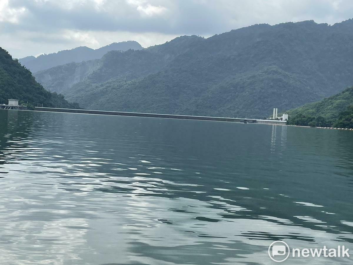 去年4個颱風接連襲台，讓全台最大的曾文水庫維持滿水位近半年，刷新曾文水庫營運52年來滿水最久紀錄。 圖：張正霖／攝（資料照）