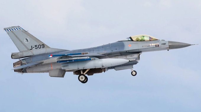 烏軍 F-16 最近在戰場上立威，擊落俄軍 1 架 Su-34 與 1 架 Su-57。圖為  F-16。 圖：翻攝自 NEXTA X 帳號