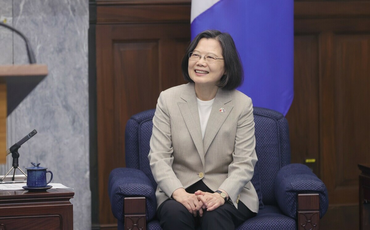 蔡英文前往捷克出席「公元兩千論壇」 官網現台灣國旗