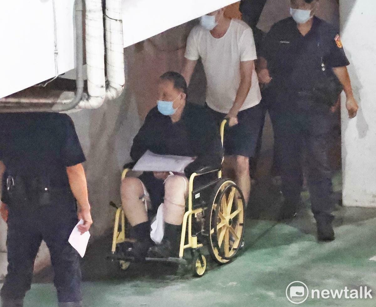 涉嫌京華城案的威京集團總裁沈慶京日前出現都會坐於輪椅上行動。 圖：張良一 / 攝（資料照）