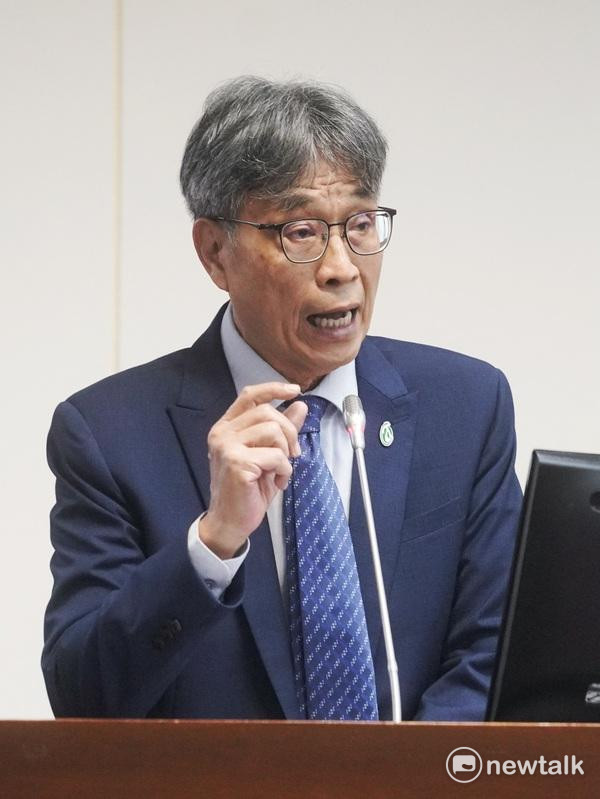 農業部長陳駿季上午立院經濟委員會準備開會，但會議主席開會後，隨即宣布散會。 圖：張良一/攝（資料照）