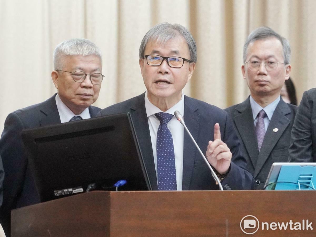 教育部長鄭英耀在立院教育及文化委員會備詢。 圖：張良一 / 攝（資料照）