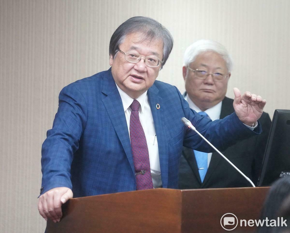 健保停復保政策即將於12月23日正式廢止，屆時國人無論是否長期旅居海外，均需持續繳納健保費。此政策變革預估影響約21萬名旅外僑胞及留學生，可能會引起反彈。 圖：張良一/攝