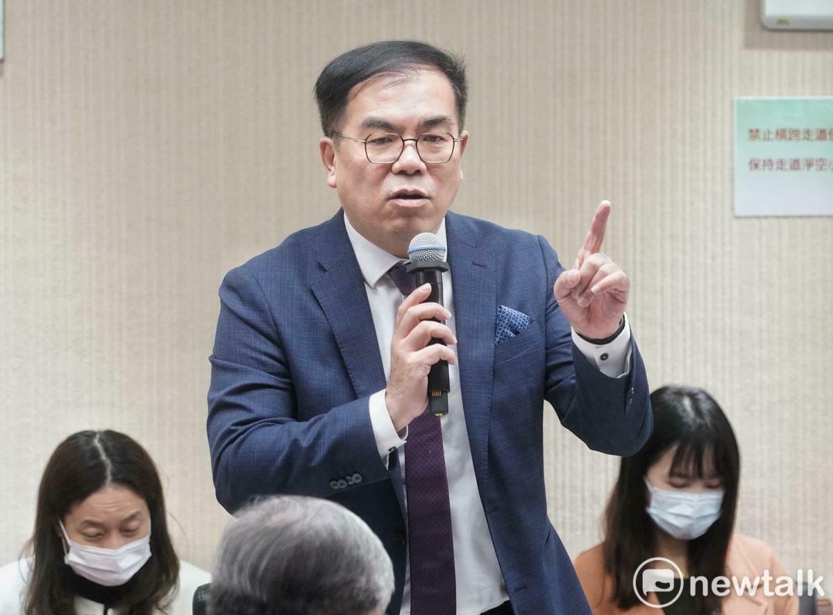 環境部長彭啟明曾表示，限塑政策方向將不會有所變動。 圖：張良一/攝（資料照）