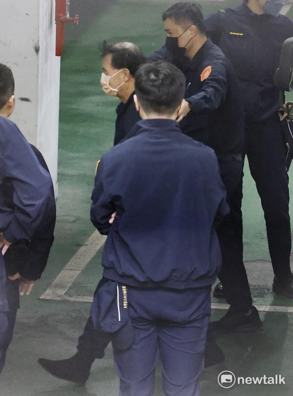 北檢今偵結起訴前台北市長柯文哲涉貪污收賄等案，圖為前台北市副市長彭振聲出庭應訊。 圖：張良一/攝