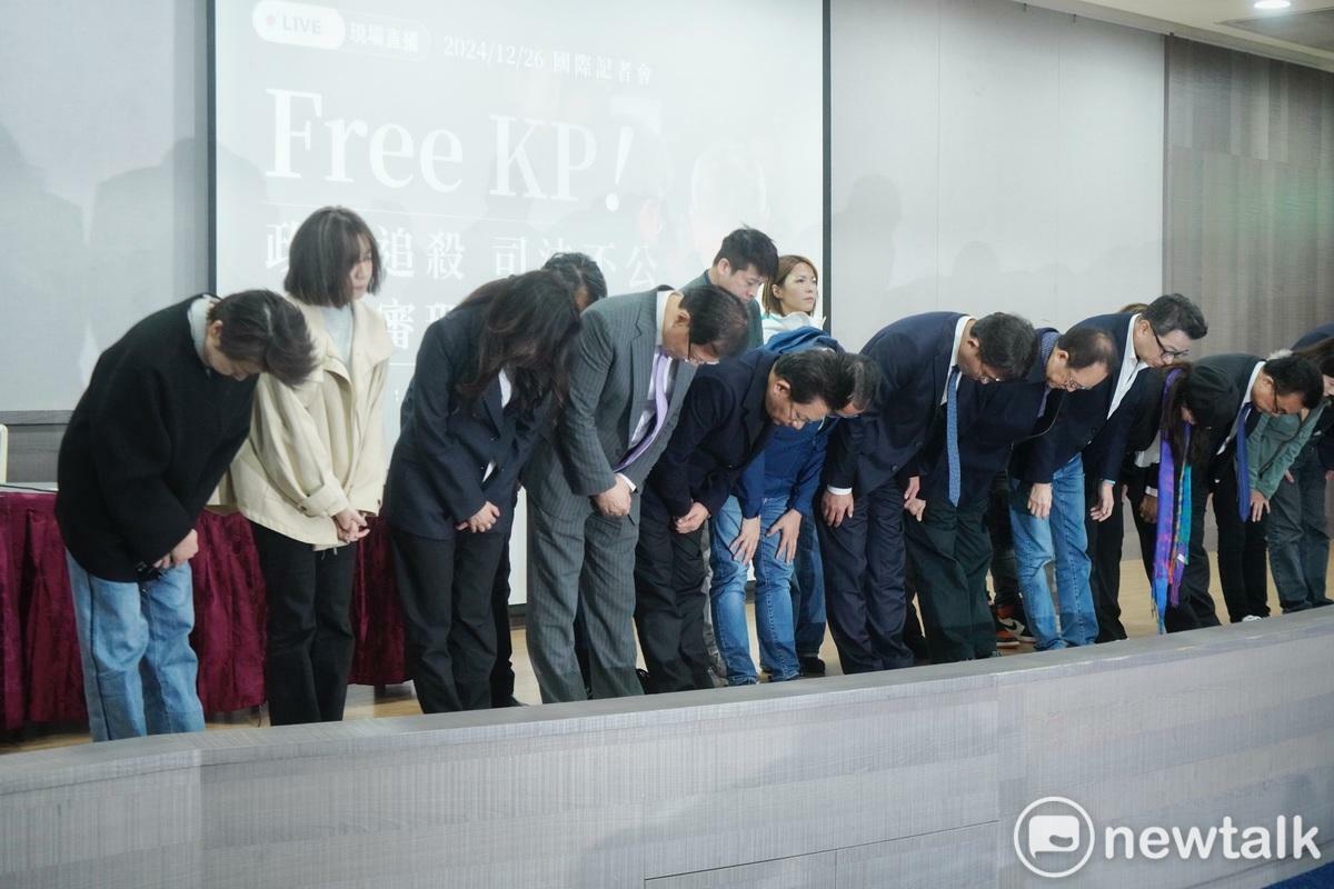 台灣民眾黨中央緊急應變小組出面召開記者會回應台北地檢署今（26）日偵結起訴柯文哲主席。 圖：張良一/攝