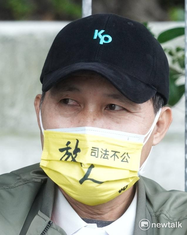 柯文哲支持者在北檢外集結，要求北院放人。 圖：張良一/攝