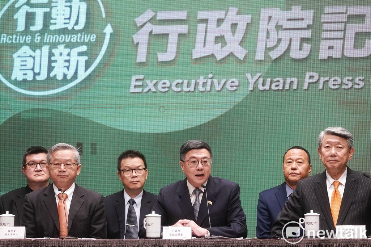 行政院長卓榮泰院長率國科會主委吳誠文、經濟部長郭智輝等相關部會首長就在野黨立委提案擬刪減114年中央政府總預算相關預算提出說明。 圖：張良一/攝