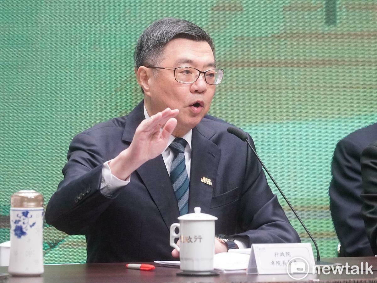 行政院長卓榮泰今（20）天率副院長鄭麗君及多位被卓榮泰形容是預算案刪減重災區的內閣閣員舉行記者會，指控在野黨大量刪減中央政府總預算是毀滅國家的第一步。 圖：張良一/攝