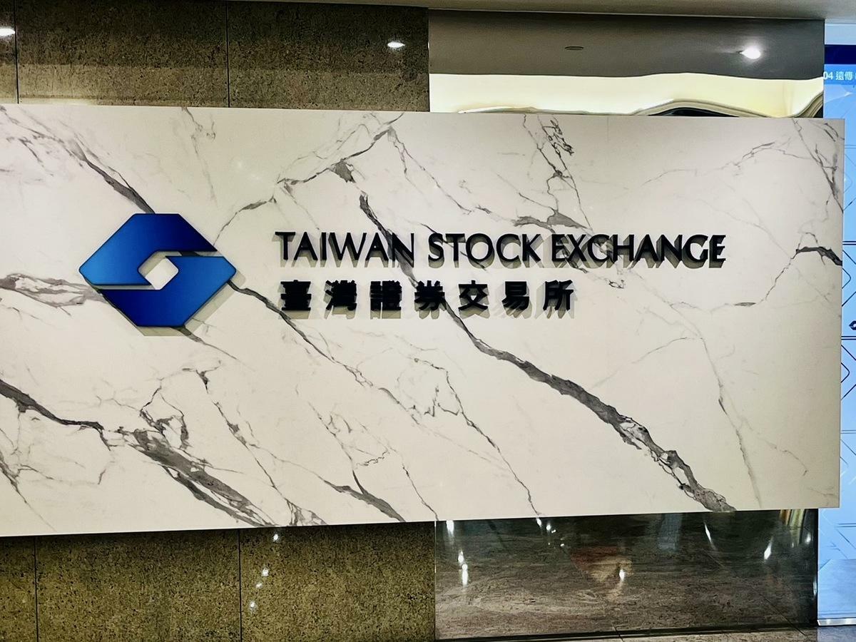 公開資訊觀測站公布112年上市櫃肥貓公司名單。 圖：黃偉柏／攝